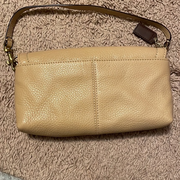 Small beige coach wallet clutch. - Picture 5 of 9